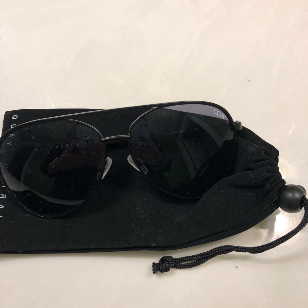 QUAY BLACK AVIATOR SUNNIES!!